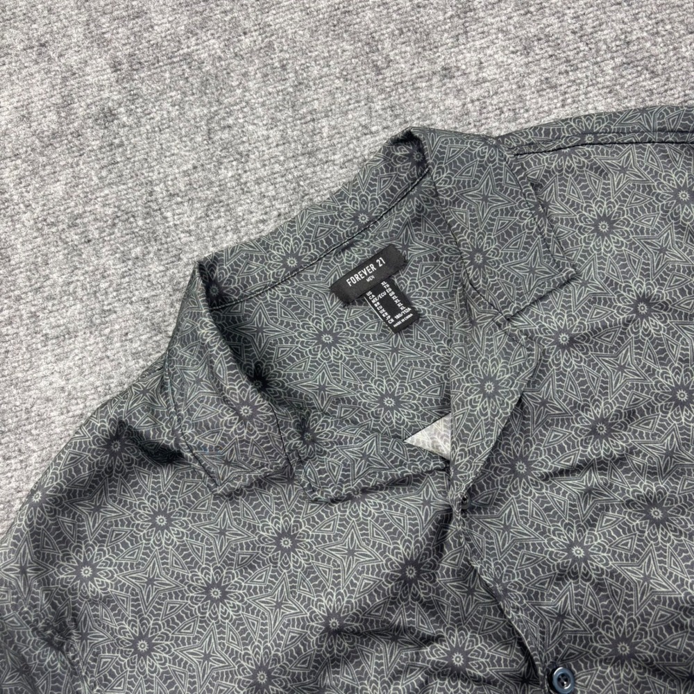 Forever 21 Button Up Shirt XL Gray‎ Geometric Mandala Camp Collar Men's